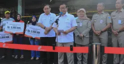 Gubernur DKI Jakarta Pramono Anumg saat meninjau Pasar Kramat Jati yang mengalami kebakaran, Selasa, 16 Desember 2025. (Sumber: Istimewa)