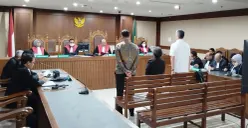 Tiga bos PT Petro Energy mendengar hukuman dari hakim Pengadilan Tipikor Jakarta Pusat, Selasa, 16 Desember 2025. (Sumber: Poskota/Ramot Sormin)