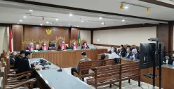 Sidang pembacaan putusan di Pengadilan Tipikor Jakarta Pusat berlangsung selama hampir 11 jam, Selasa, 16 Desember 2025. (Sumber: Poskota/Ramot Sormin)