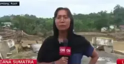 Reporter CNN Indonesia, Irine Wardhanie, melaporkan langsung kondisi pengungsi banjir Aceh Tamiang dengan suara bergetar, Rabu, 17 Desember 2025. (Sumber: X/@Weathermonitors)