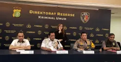 Konferensi pers terkait gelar perkara khusus kasus tudingan ijazah palsu Jokowi di Polda Metro Jaya, Jakarta Selatan, Kamis, 18 Desember 2025. (Sumber: POSKOTA | Foto: Ali Mansur)