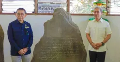 Wali Kota Bogor Dedie A. Rachim dan Menbud Fadli Zon mengunjungi Prasasti Batutulis beberapa waktu lalu. (Sumber: Dok. Pemkot Bogor)