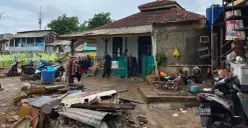 Ilustrasi dagangan warga di TPU Kober, Jatinegara, Jakarta Timur usai dilakukan pembongkaran mandiri, Kamis, 18 Desember 2025. (Sumber: Poskota/M. Tegar Jihad)