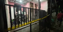 Rumah EBP, pria di Bogor yang tewas gantung diri dipasang garis polisi, Kamis, 18 Desember 2025. (Sumber: POSKOTA | Foto: Giffar Rivana)