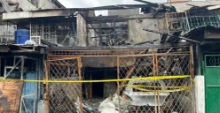 Kondisi bangunan terbakar di Jalan Lindung Blok R3 No. 16 RT 01/12, Kelurahan Pejagalan, Kecamatan Penjaringan, Jakarta Utara, Jumat, 19 Desember 2025. (Sumber: Poskota/Pandi Ramedhan)