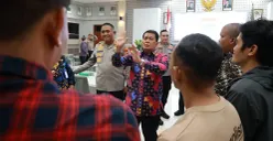 Bupati Tangerang, Moch Maesyal Rasyid saat rapat bersama Forkompinda tentang operasional truk tambang jelang Nataru, Kamis, 18 Desember 2025. (Sumber: Dok. Pemkab Tangerang)