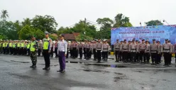 Ratusan personil gabungan saat mengikuti upacara gelar pasukan di Mapolres Pandeglang. (Sumber: Dok. Polres Pandeglang)