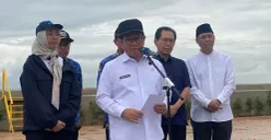 Gubernur Jakarta Pramono Anung saat menyampaikan pernyataan kepada awak media di Ancol, Jakarta Utara, Jumat, 19 Desember 2025. (Sumber: Poskota/M. Tegar Jihad)