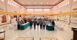 Workshop Peningkatan Kapasitas Guru Ngaji dan Penyerahan Stimulan Insentif Tahun 2025 yang digelar Pemkot Cirebon bersama LPTQ di Islamic Center Kota Cirebon, diikuti puluhan guru ngaji dari seluruh kelurahan. (Sumber: Istimewa)