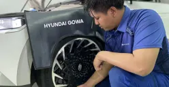 Ilustarasi pengecekan mobil listrik sebelum perjalanan liburan. (Sumber: Hyundai Gowa)