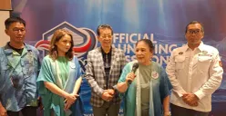 Inisiator MAX, Nunung beserta beberapa dari Kadin dan pengusaha saat peluncuran di kawasan Melawai, Jakarta Selatan, Jumat, 19 Desember 2025. (Sumber: Poskota/Angga Pahlevi)