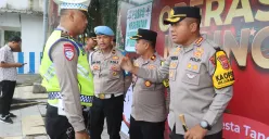 Kapolresta Tangerang, Kombes Pol Andi Muhammad Indra Waspada Amirullah (kanan), saat melakukan pengecekan posko Nataru. (Sumber: Dok. Humas Polresta Tangerang)