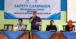 Anggota DPR RI, Arif Rahman (kedua dari kiri), saat melakukan reses di Kelurahan Karaton, Pandeglang. Samsul Fatoni (Sumber: POSKOTA | Foto: Samsul Fatoni)