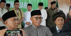 Ketua PWNU Jabar, KH. Juhadi Muhammad setelah membacakan deklarasi dinamika internal PBNU di Gedung PWNU Jawa Barat, Sabtu, 20 Desember 2025. (Sumber: Dok. PWNU Jabar)