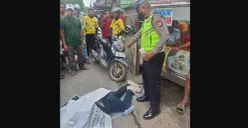 Polisi melakukan olah TKP kecelakaan yang menewaskan seorang pemotor akibat terlindas truk trailer di Jalan Kapuk Kamal, Jakarta Barat, Senin pagi, 22 Desember 2025. (Sumber: Istimewa)