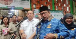 Wakil Gubernur Jakarta Rano Karno saat melakukan peninjauan langsung ke Pasar Senen Blok III, Jakarta Pusat, Senin, 22 Desember 2025. (Sumber: Poskota/M. Tegar Jihad)