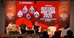 Ketua Komisi D DPRD DKI, Yuke Yurike (kedua kanan) saat Talkshow Refleksi Akhir Tahun 2025 di Jakarta Barat pada Senin, 22 Desember 2025. (Sumber: POSKOTA | Foto: Pandi Ramedhan)