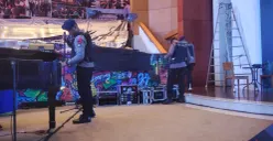 Personel Detasemen Jibom Sat Gegana Polda Metro Jaya melakukan sterilisasi di Gereja Kristus Yesus Jemaat Mangga Besar, Tamansari, Jakarta Barat. (Sumber: Poskota/Ali Mansur)