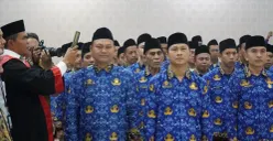 Ribuan PPPK paruh waktu di Pandeglang, saat dilantik dan diambil sumpah janji jabatan. (Sumber: Istimewa)