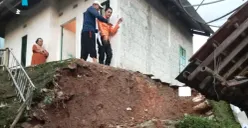 TPT di wilayah Nanggung, Kabupaten Bogor ambruk, empat rumah warga terancam. (Sumber: BPBD Kabupaten Bogor)