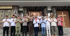 Jajaran Forkopimko Jakarta Barat mengecek sejumlah gereja menjelang perayaan Natal, Rabu, 24 Desember 2025. (Sumber: POSKOTA | Foto: Pandi Ramedhan)