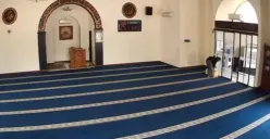 Rekaman CCTV masjid baitussalam memperlihatkan seorang laki-laki diduga mencuri uang donasi yang hendak diberikan ke korban bencana di Sumatera. (Sumber: Istimewa)