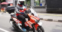 Ilustrasi etika mengerem untuk pengendara motor yang aman dan bertanggung jawab. (Sumber: WMS)