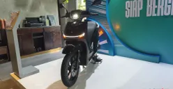 Ilustrasi penjualan motor listrik di tahun 2025 turun drastis akibat tidak adanya insentif Rp7 juta. (Sumber: Poskota/ Erwan Hartawan)