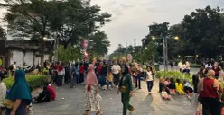 Pengunjung memadati Kota Tua, Tamansari, Jakarta Barat, Kamis, 25 Desember 2025. (Sumber: Poskota/Pandi Ramedhan)