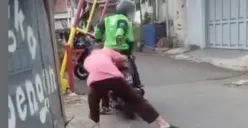 Kronologi kasus penembakan pria berjaket ojol menggunakan airsoft gun di Bandung (Sumber: Instagram/@ikinusantara)