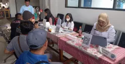 Sopir bus di Terminal Tipe A Jati Jajar, Tapos, Kota Depok, menjalani tes kesehatan, Rabu, 24 Desember 2025. (Sumber: Dok. BNNK Depok)