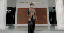Model majalah dewasa Ayu Aulia kembali menjadi perhatian publik seiring mencuatnya berbagai isu status sebagai tim kreatif Kementerian Pertahanan (Kemhan). (Sumber: Instagram/@ayuandiyantiaulia)