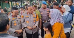 Kapolda Metro Jaya Inspektur Jenderal Polisi Asep Edi Suheri meninjau langsung pengamanan di Taman Margasatwa Ragunan (TMR), Jakarta Selatan, Sabtu, 27 Desember 2025. (Sumber: Poskota/Ali Mansur)