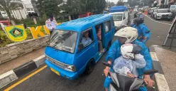 Ilustrasi angkot beroperasi di jalur Puncak via Gadog saat libur Natal dan Tahun Baru (Nataru). (Sumber: Poskota/Giffar Rivana)