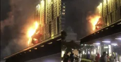 Papan reklame elektronik di Mal Sarinah Jakarta Pusat terbakar pada Minggu malam. Tidak ada korban jiwa dalam peristiwa ini. (Sumber: X/@lilyoongii)