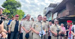 Gubernur Jakarta Pramono Anung saat menyampaikan pernyataan kepada awak media di Tanah Abang, Jakarta Pusat pada Senin, 29 Desember 2025. (Sumber: Poskota/M. Tegar Jihad)