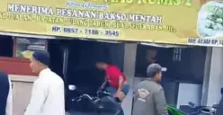 Sejumlah warga berkumpul pasca ledalan gas 3 kilogram di sebuah warung bakso di wilayah Puncak, Bogor. (Sumber: Istimewa)