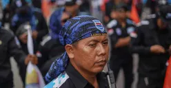 Buruh mengikuti aksi unjuk rasa menolak Upah Minimum Provinsi (UMP) DKI Jakarta di Jalan Merdeka Selatan, Jakarta, Senin, 29 Desember 2025. (Sumber: Poskota/Bilal Nugraha Ginanjar)