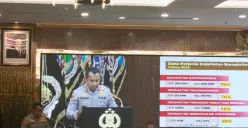 Kepala Badan Reserse Kriminal (Kabareskrim) Polri Komisaris Jenderal Polisi Syahardiantono, saat menyampaikan paparan Rilis Akhir Tahun Polri di Mabes Polri, Jakarta Selatan, Selasa, 30 Desember 2025. (Sumber: Poskota/Ali Mansur)