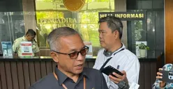 Juru Bicara PN Jakarta Pusat, Sunoto, SH, membantah hakim walk out saat sidang Delpedro Cs. (Sumber: Poskota | Foto: Ramot Sormin)