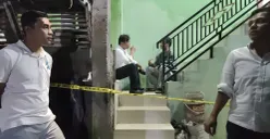 Petugas mengamankan lokasi kejadian serta meminta keterangan dari sejumlah warga. (Sumber: Dok. Polsek Waringkurung)