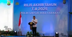 Direktur Reserse Narkoba Polda Metro Jaya Kombes Ahmad David saat memaparkan Rilis Akhir Tahun (RAT) 2025 yang digelar di Gedung Balai Pertemuan Metro Jaya (BPMJ), Jakarta Selatan, Rabu, 31 Desember 2025. (Sumber: Poskota/Ali Mansur)