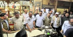 Tim Satgas Pangan meninjau harga beras di pedagang eceran Pasar Induk Rau. (Sumber: Dok. Ditreskrimsus Polda Banten)