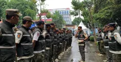 Satpol PP Jakarta Barat mengerahkan ratusan personil untuk mengamankan kegiatan pergantian tahun di sejumlah lokasi titik kegiatan. (Sumber: Istimewa)