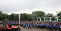 Wali Kota Bekasi, Tri Adhianto melantik 3.442 PPPK Paruh Waktu di lingkungan Pemkot Bekasi. Rabu, 31 Desember 2025. (Sumber: Humas Pemkot Bekasi)