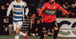 Calvin Verdonk bertemu rekannya di Timnas Indonesia, Eliano Reijnders pada pertandingan PEC Zwolle vs NEC Nijmegen. (Foto: Instagram/@c.verdonk)