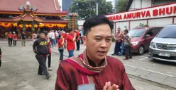 Anggota Komisi A Dewan Perwakilan Rakyat Daerah (DPRD) Jakarta, Kevin Wu dijumpai di di Wihara Amurva Bumi, Jakarta Selatan, Sabtu, 1 Februari 2025. (Sumber: Poskota/Pandi Ramedhan)