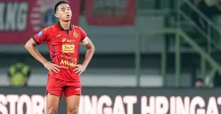 Ekspresi kecewa Rizky Ridho setelah Persija Jakarta hanya mampu bermain imbang lawan PSBS Biak di pekan 21 Liga 1 2024-25. (Sumber: Instagram @persija)