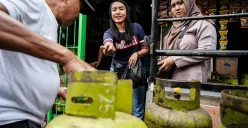 Menteri ESDM mengatakan bahwa tahun depan membeli gas lPG 3 Kg wajib menggunakan NIK KTP (Sumber: Poskota/Bilal Nugraha Ginanjar)