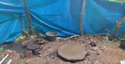 Lokasi septic tank sedalam dua meter berada di samping rumah pelaku di Cibarusah, Kabupaten Bekasi, Rabu, 5 Februari 2025. (Sumber: Poskota/Ihsan Fahmi)